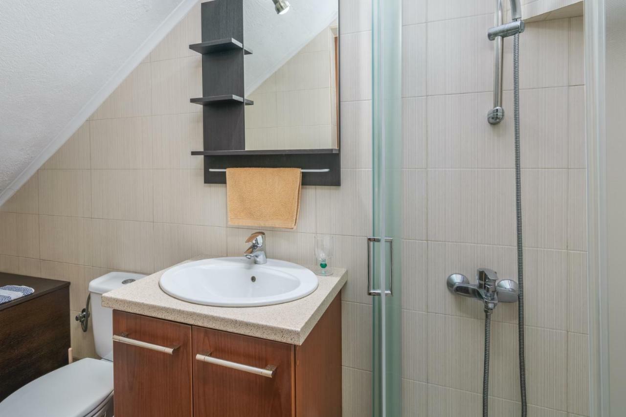 Sunny Deluxe Jacuzzi Apartment Peran Triovasalos Exterior photo